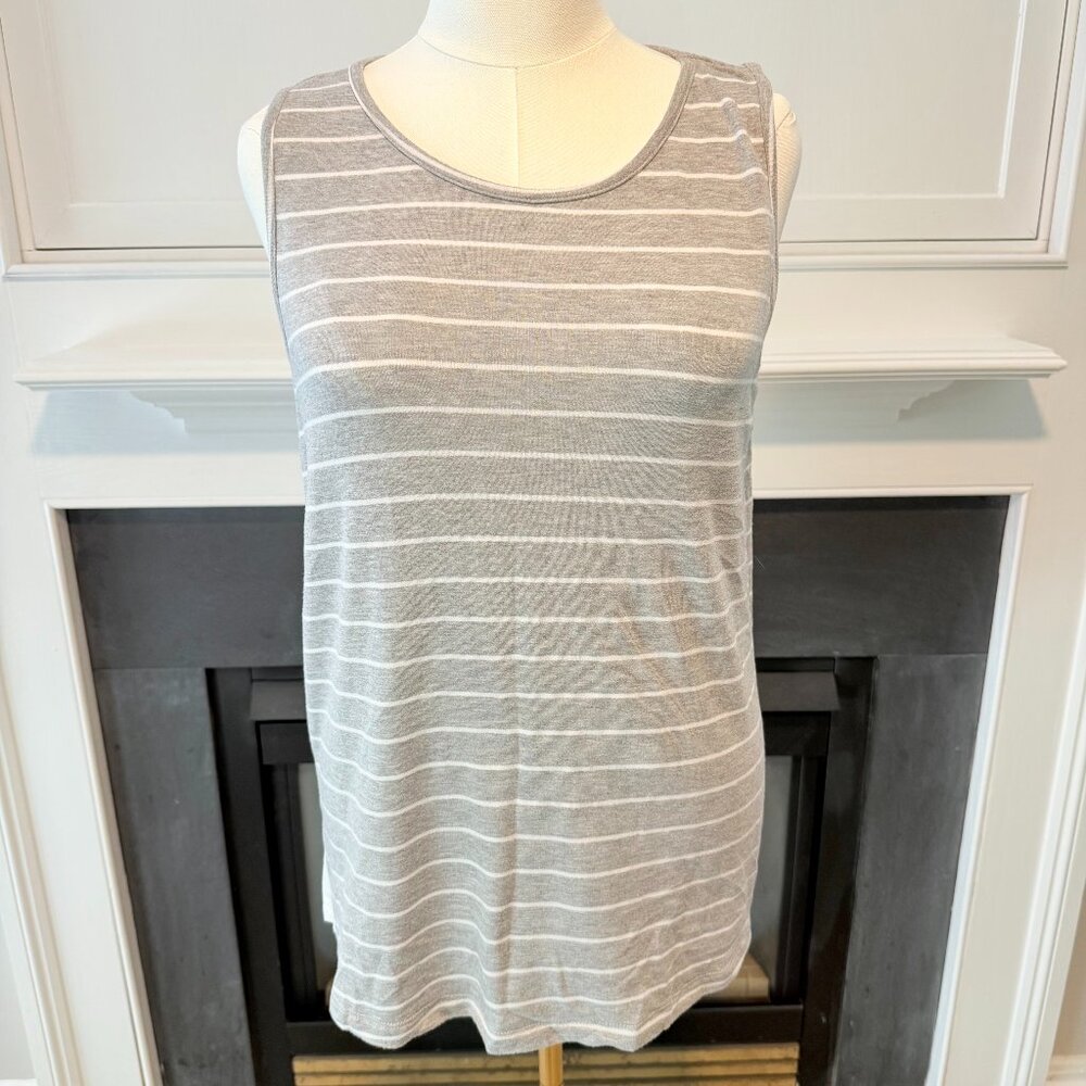 🤍 Pink Clover Gray & White Striped Tank – Button Back Detail (Size M)